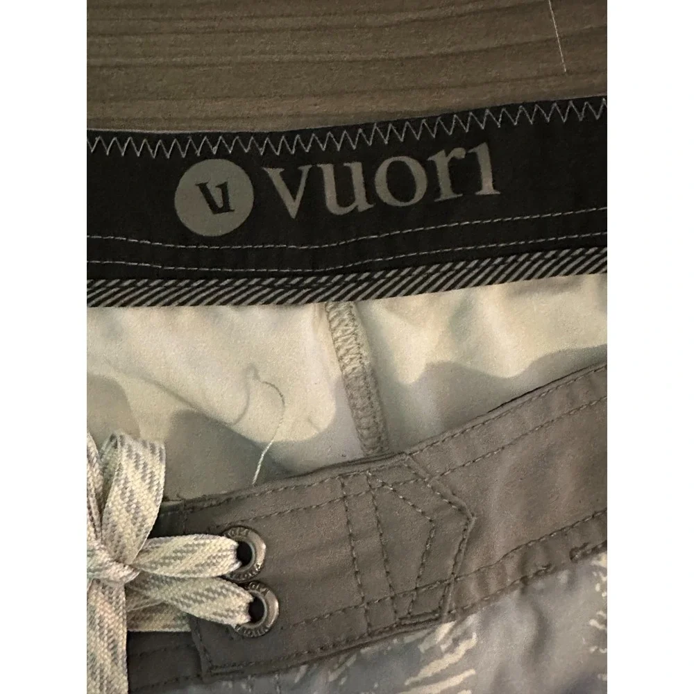 Vuori Mens 36 Boardshorts Gray Floral Hibiscus Swim Surf Trunks V314 8 Inseam